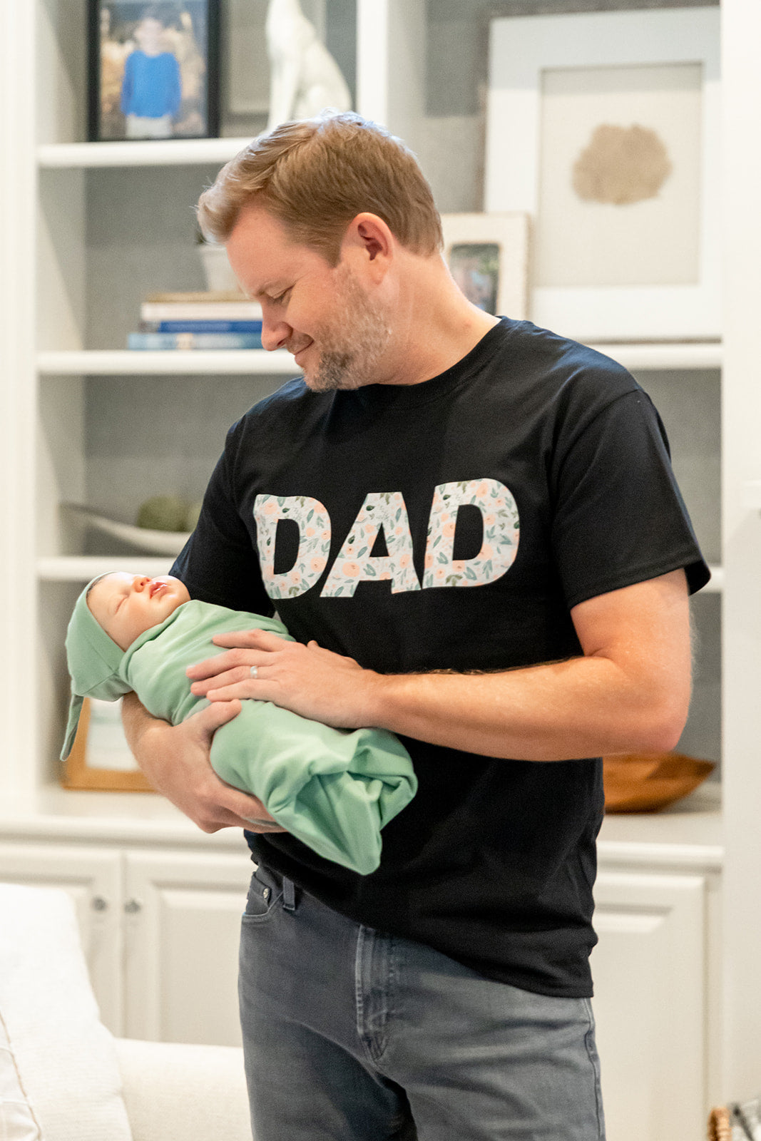 Ivy Robe & Sage Newborn Swaddle Blanket Set & Dad T-Shirt