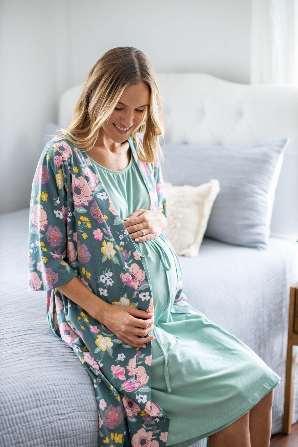 Dottie 2-Piece Maternity/Nursing Chemise & Robe Set - Gray/Pink – Mums and  Bumps